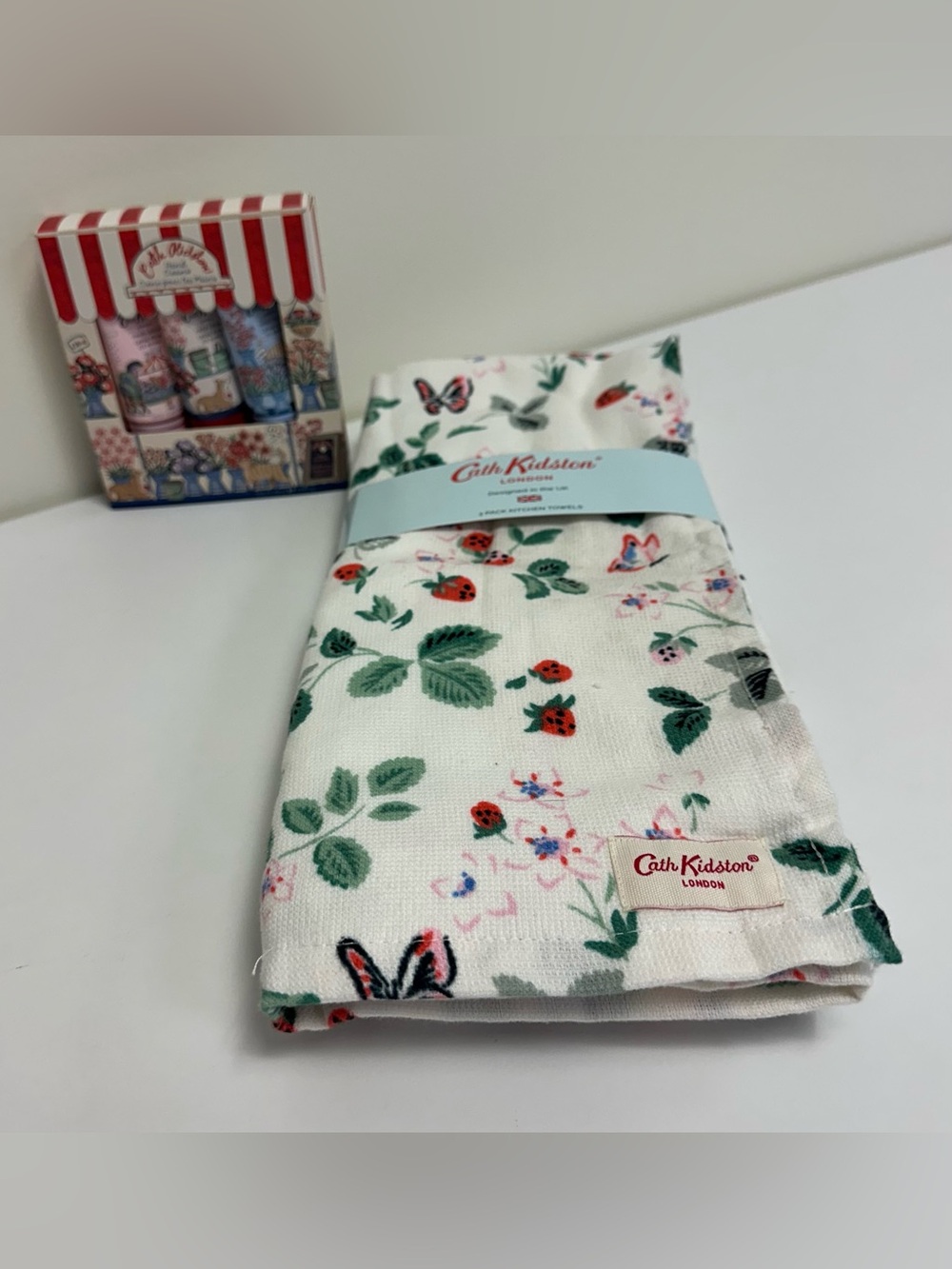 New Cath Kidston 3 Strawberries & Flowers Towels Set with 3 Assorted Hand Creams